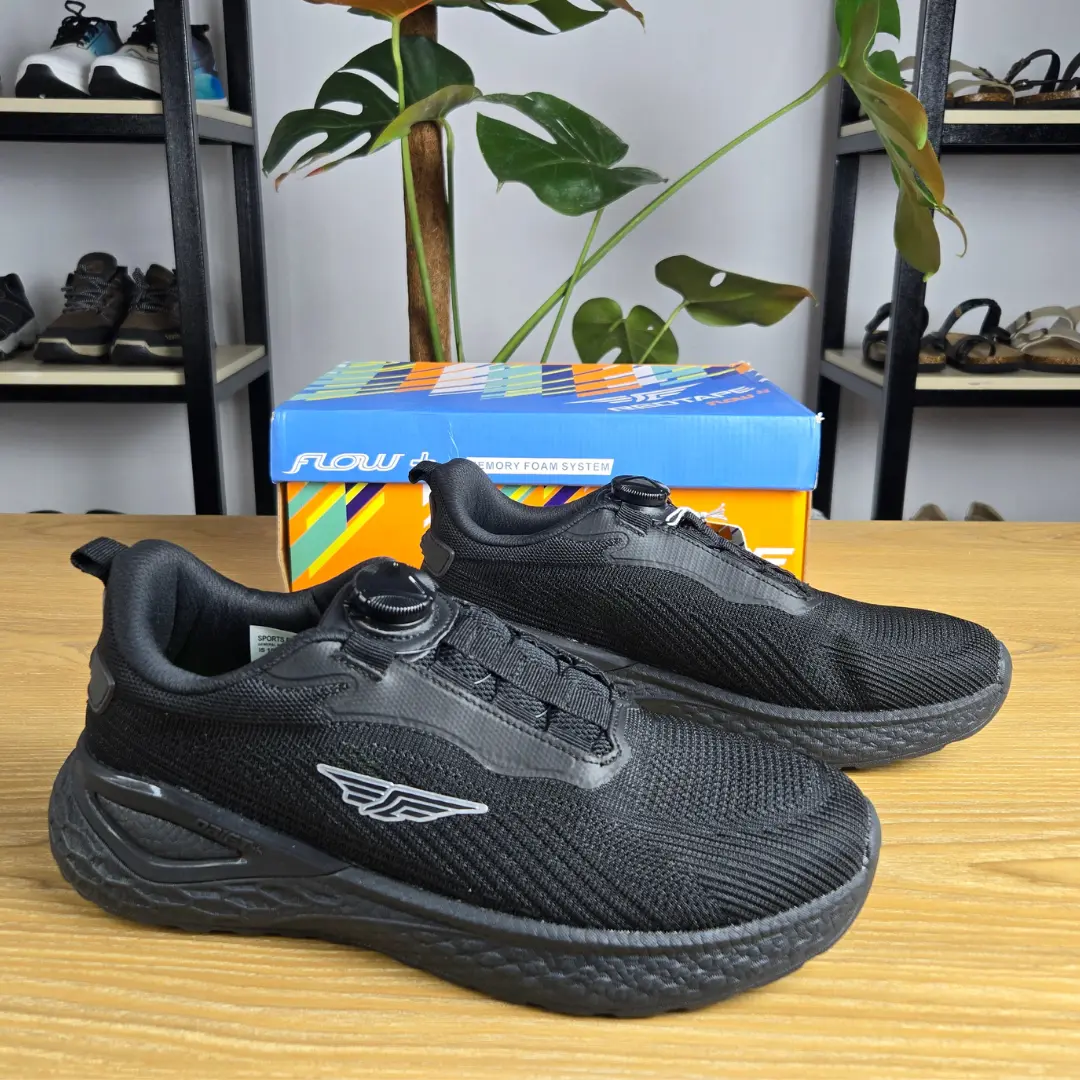 Redtape Sports Black futuristic shop