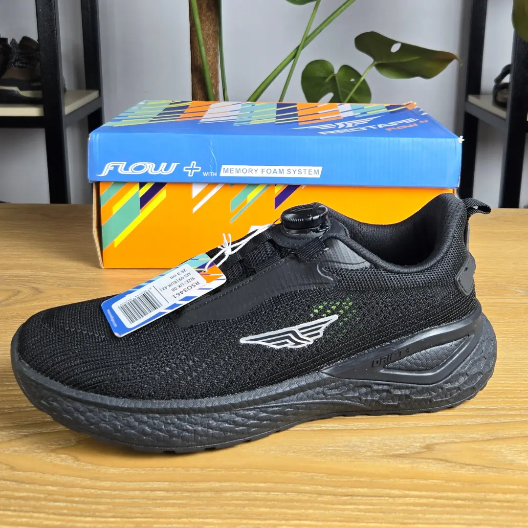 Redtape Sports Black futuristic shop