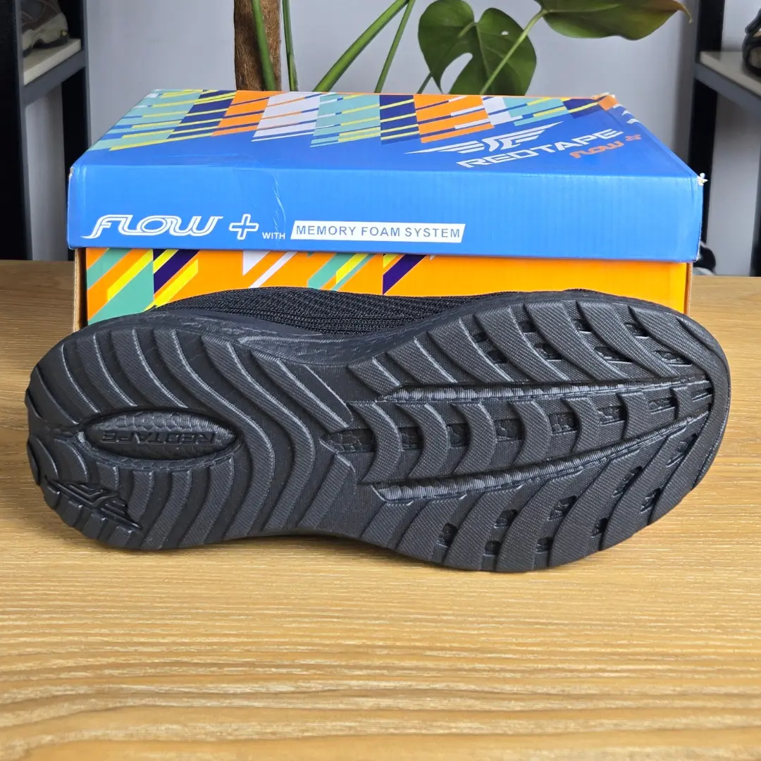 Redtape Sports Black futuristic shop